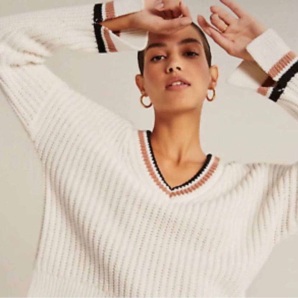 Abercrombie white v neck sweater